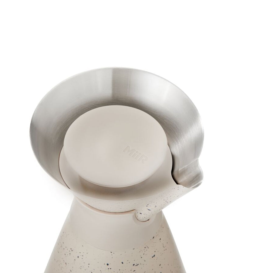new-standard-carafe-h3 WebPDP-33oz_New_Standard_Carafe_Desert_Tan_Speckle_Studio__CAR1SVOS224_45_Lid_On.jpg